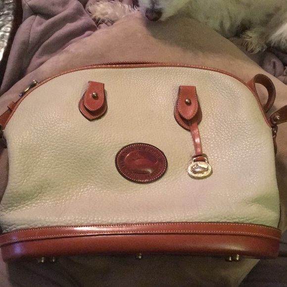 Dooney & Bourke Handbags - Dooney & Bourke vintage crossbody